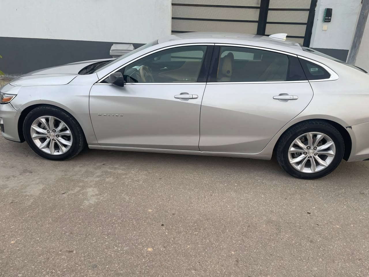 سيارة ماليبو 2022
مواصفات LT
داخل مشمي 
الحادث باب السائق والخلفي 
رقم قادسية معوقين
ماشية 74000
السعر (130)وبيه مجال 
***********
‭
