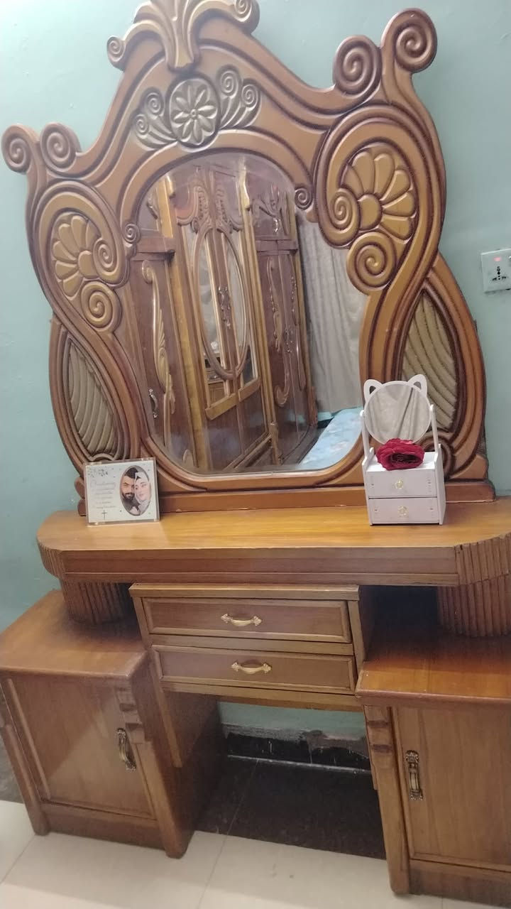 غرفه صاج عراقي خشب ثقيل ستخدام قليل سعر مناسب الاستفسار خاص او ع الرقم ***********
