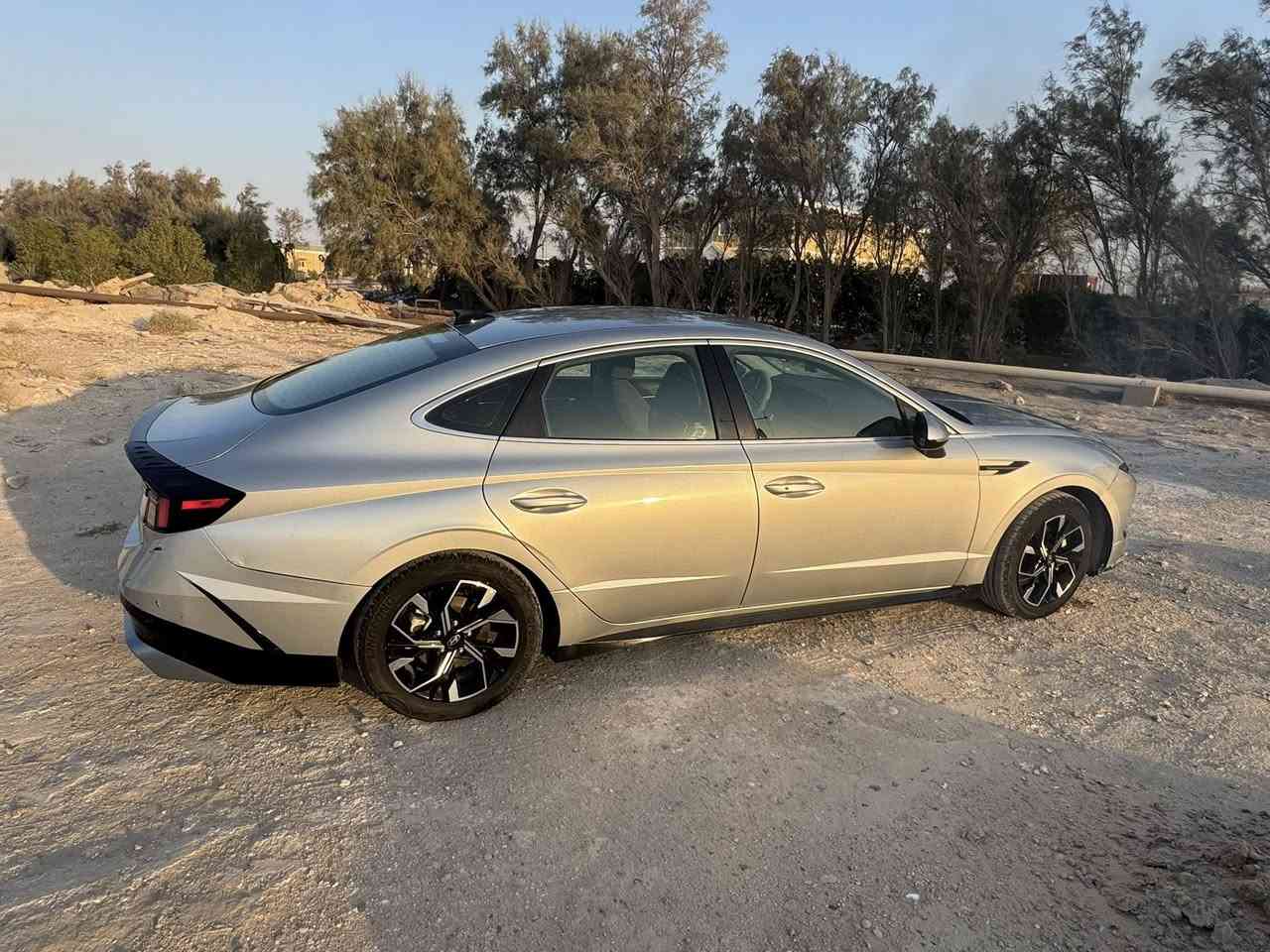 سوناتا2024 رقم بغداد
فول ماعده الفتحة
بصمة تشغيل عن بعد 
محرك 2500cc 
 بأسمي 
ماشي"75000 كيلو ماشي
لايت وبكلايت LED
رادار امامي 
لايت زنون بلاد 
توقف ذكي 
اوتو هولد 
سايد بريك بصمة 
تحديد مسار 
نظام قيادة تلقائية 
تحكمات ستيرن كاملة
كير بالستيرن
شاشة وكامرة 
نظام آبل كار بلي 
‏GPS خرائط
كشن كهرباء 
تدفئة وتبريد كشنات 
ويل كب كبير 17 انش
صور حادثهه مرفقه كفالة للسيارة حر السيارة باسمي مقفولة من عدد الدعامية الأمامية
سعره $203السيارة بالبصرة 
للاتصال:***********
