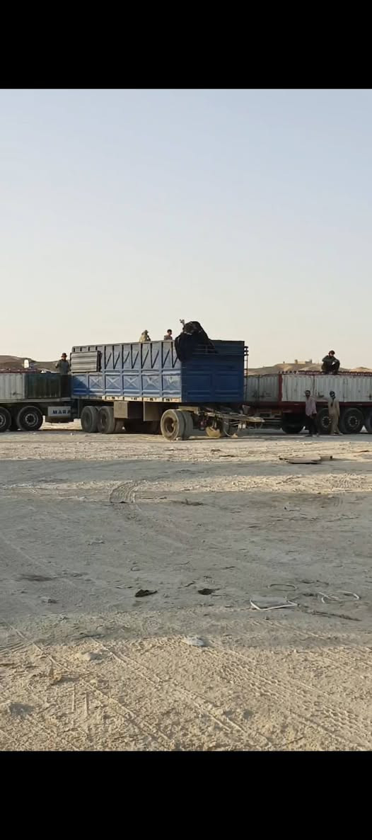 مقطوره للبيع  طول 8وربع دناكير اربعطش صيني
 كهربائيات كامله   بريك  تخم تاير كامله مكمله كبل لشغل ***********
