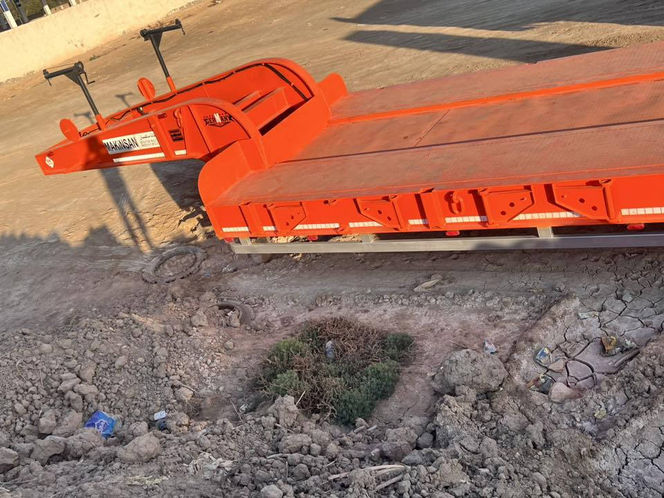 سلام عليكم لودر لبيع طول لعدل ٩٦٠ول عرض ٣٢٠مكفول كفاله تخم تاير كهربائيات جاهزه لعمل ***********
