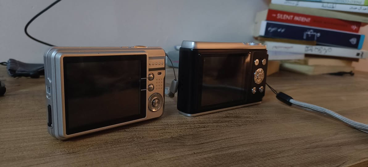 متوفر عندي كامرتين للبيع
الكاميرا الرصاصية من ماركة Andoer، كاميرا خفيفة و صغيرة مثالية  لتوثيق اللحضات والذكريات، مستعملة قليل وياها الكارتون و كيبل الشحن و بطارية إضافية و بيت الرام . 
بسعر 25 الف 
الكاميرا الثانية digital camera تجي بعدسة 50 MP صورها حلوة و تدعم الشحن السريع، الكاميرا مستعملة بحالة جيدة وياها الكارتون و كيبل شحن type c . 
بسعر 45 الف 
للعلم الكامرتين للصور و تسجيل الفيديو مو بس صور فقط . 
اللي يريد يشوف جودة الصور مال كاميرات يراسلني عالخاص و يدلل . 
متوفر توصيل مجاني داخل كركوك


**إذا كنت صاحب هذا الإعلان وتريد حذفه لأي سبب، رجاءا أرسل رسالة إلى الدعم الفني**