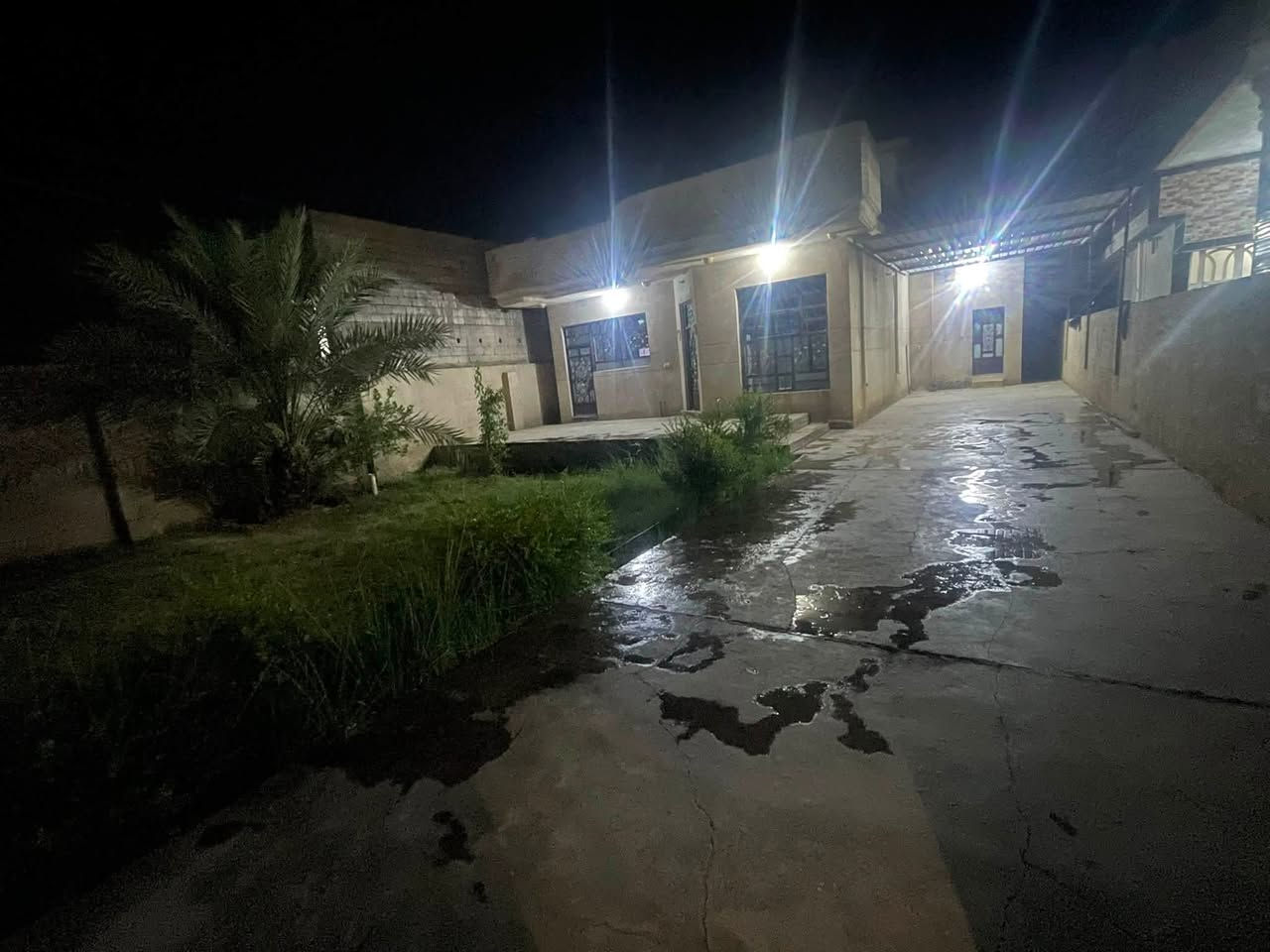 السلام عليكم
بيت للبيع حي العسكري زراعي ابو صالح مساحته ٤٢٠ قاط واحد كامل من كلشي حديقه ماماشي دار البيت السعر 
٧٣ وبي مجال الاستفسار اكثر اتصال على الرقم ‭***********‬
