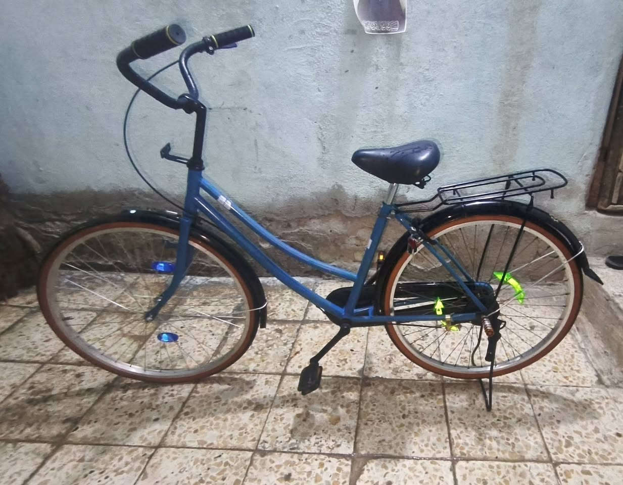 السلام عليكم 
بايسكل للبيع حجم 26 ستة وعشرين 
طبعاً بايسكل حلو ونضيف السعر  90 وبي مجال للطيبين 
 ملاحضه : رجااً لاتكسر بالسعر اذا جنت تريد تشتري او ما تشتري وانه خادم الكم .


**إذا كنت صاحب هذا الإعلان وتريد حذفه لأي سبب، رجاءا أرسل رسالة إلى الدعم الفني**