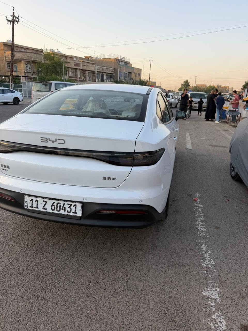 بيوايدي  سيل فايف موديل 2025 السياره مكوفله من كلشي ماشيه 8000 السعر 19ملين و800بيه مجال عنواني بغداد الطالبيه الرقم ***********
