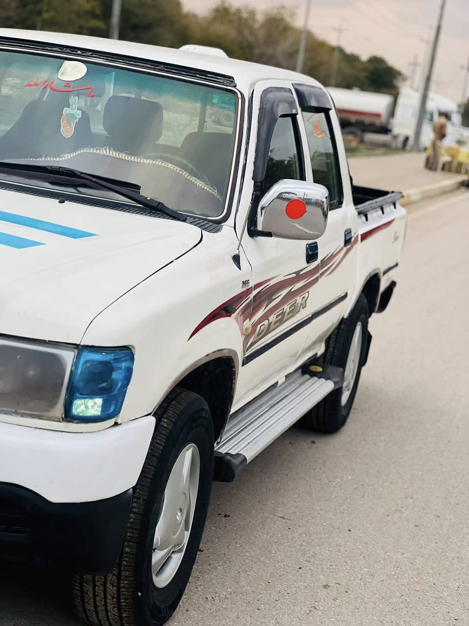 سه‌ره‌تا به‌ناوی خودا
پیكاب دێر مۆدێل ٢٠٠٧ 
مه‌نه‌فێست ێه‌سلی
مه‌كینه‌ و گێر و ئه‌كسل  به‌شه‌رت 
چوار تایه‌یی تازه‌ی له‌ ژێره‌ 
بێ زه‌ربه‌یه  و بێ خیاسه‌ 
مالی فه‌قیره‌ 

***********

نرخ  (33)
