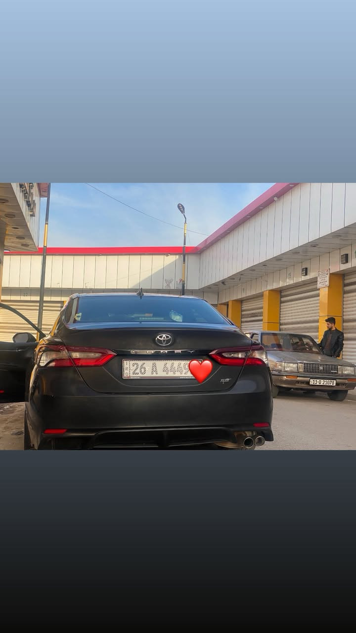 السلام عليكم    توجد سياره كامري موديل ٢٤ لون اسود se ماشيه  ٣٥ الف. بچم نظيف ما بيه اي ضرر. فقط   ضرر ب علامة تيوتا ب الصندوق  موجود الأصلي و موجود البديل 
 للبيع او مراوس ب هايلندر 
***********
