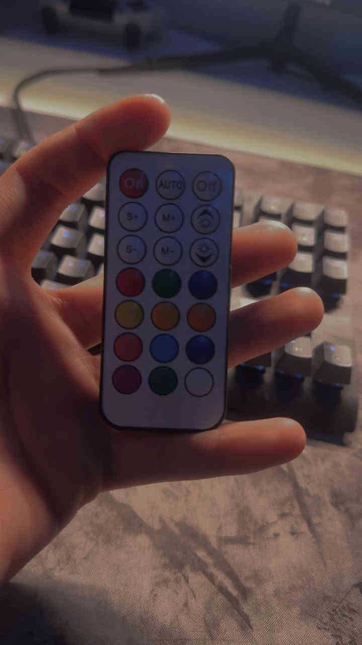 معالج lntel xeon e5
كرت الشاشهRX 580 8 GB
الرام 16GB DDR4
التخزين 128GB SSD + 500GB SSD
البور سبلاي 550 واط 
2- الشاشه 
من BENQ حجمها 24 و تشغل 144 فريم و FHD 
بيها قائمه كامله مال الوان ترتبها على مزاجك نضافه 100/100
رايدها هية و الشاشه ب650 الف مكاني بلطوبجي و رقمي ***********
