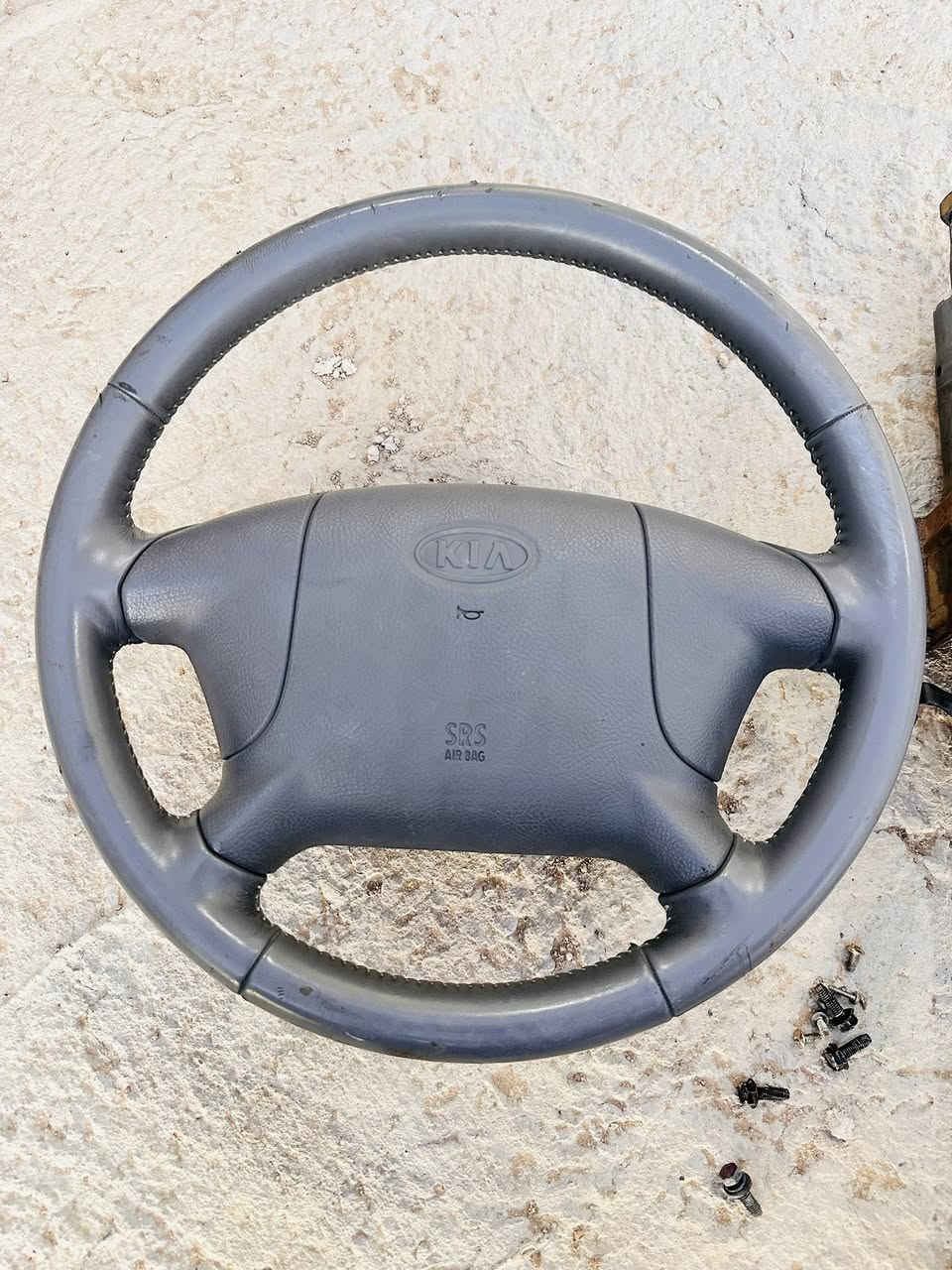 سلام عليكم اخواني عندي ادوات احتياطية كيا ريو شفت ستيرن + دركة ام الارباك + جوزة تشغيل هية وسويجها +شريط ستيرن اشتريتهن مال كصة والله وماصارن ع سيارتي 
اريد  ابيعهن شرط تشغيل  الي يحتاجهن يتصل ع رقم ***********
