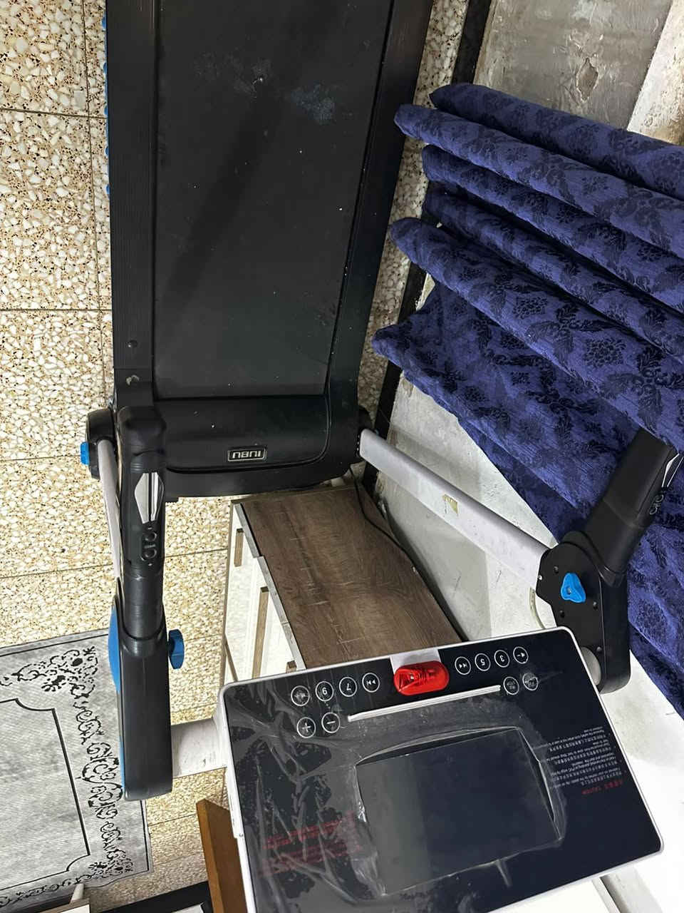 جهاز جري للبيع نضيف جدا السعر 225 العنوان العامريه مع انترنيت مع قياس سرعه ونبضات القلب مع اوكس للتصال***********
