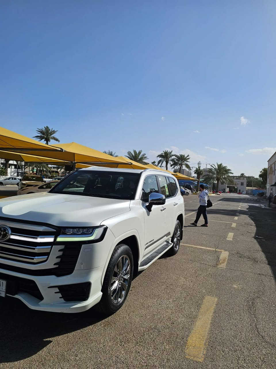 السلام عليكم لاندكروز VX ليمتد موديل 2023 داخل احمر ماشيه 5000 السياره زيرو ومكفوله السياره بريم ام الرادار رقم بغداد مميز السعر 71 وبيهه مجال مكاني المنصو نادي الصيد ***********
