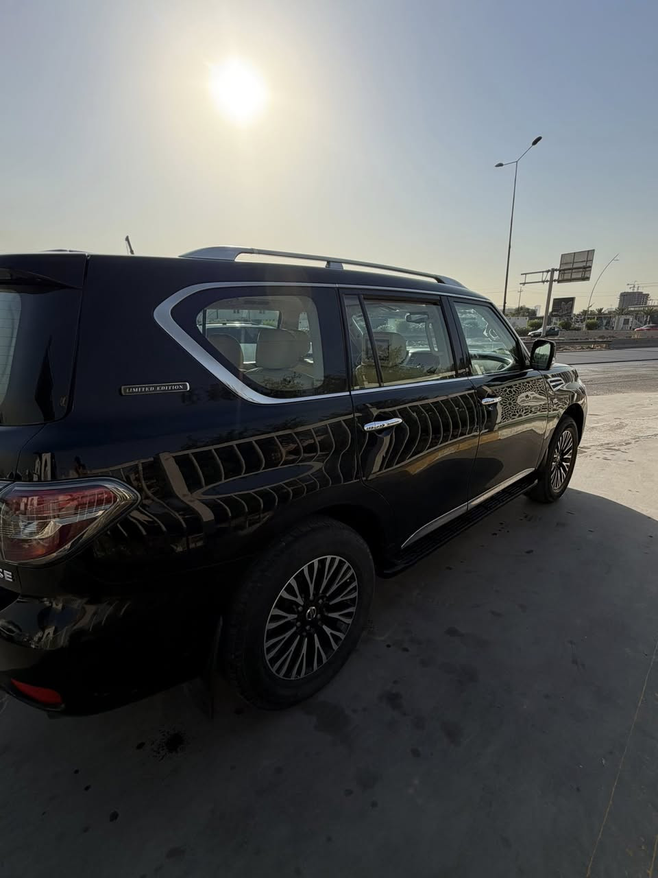 السلام عليكم
نيسان باترول 2010  خليجي فول مواصفات 

مكينه SE  8V(المرغوب مكينة صغيرة )
داخل بيجي جلد 
سلايت 
ويل 20 بلاد 
رقم بغداد الجديد /مميز 
السيارة بيهة صبغ باب السائق بدون دواخل ومرقف السونار 
السعر / ١٩٠ $ بيهة مجال بسيط 
مكان السيارة بغداد الدورة / البوعيثة 
هاتف / ***********
