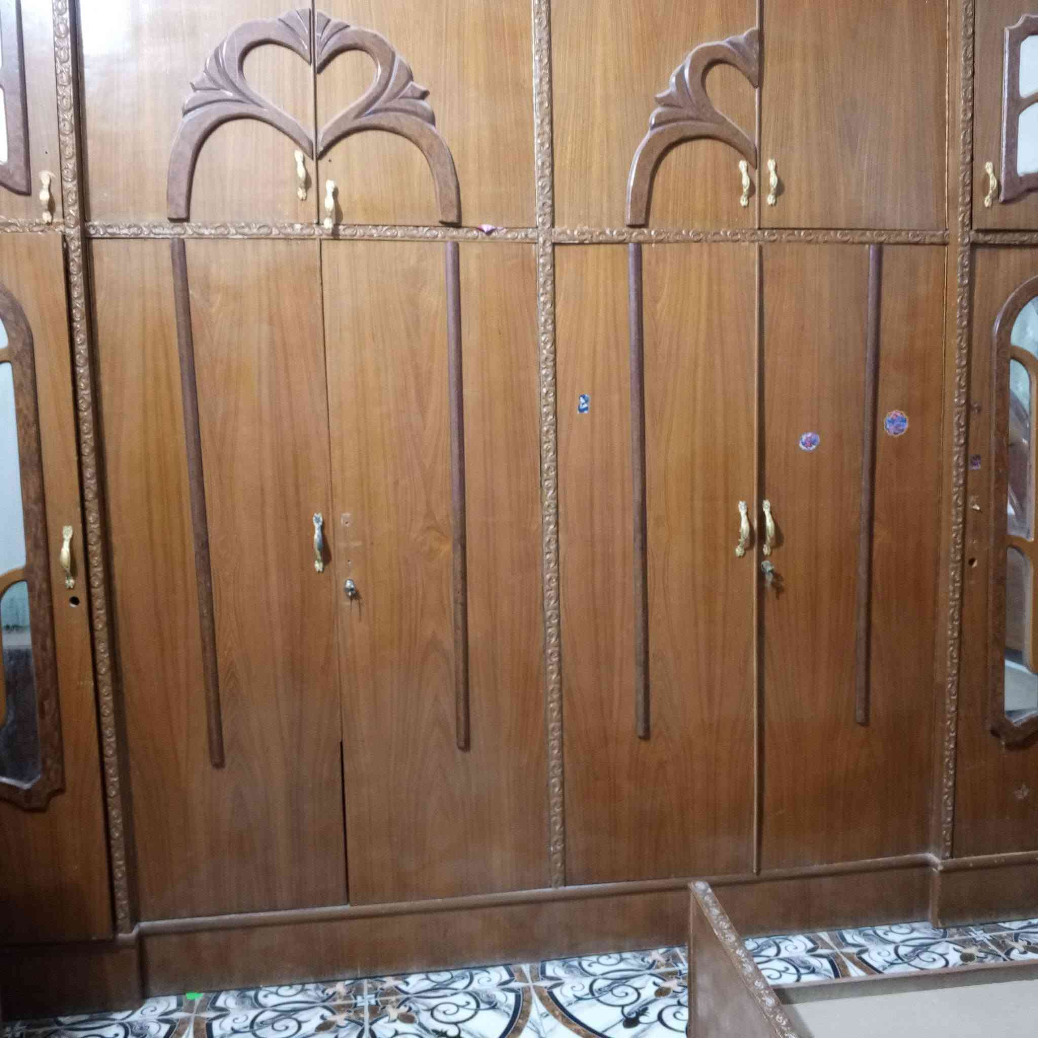 غرفة اخشاب 
سعر ٣٥٠  المكان الكماليه البستان علي كمال ***********

