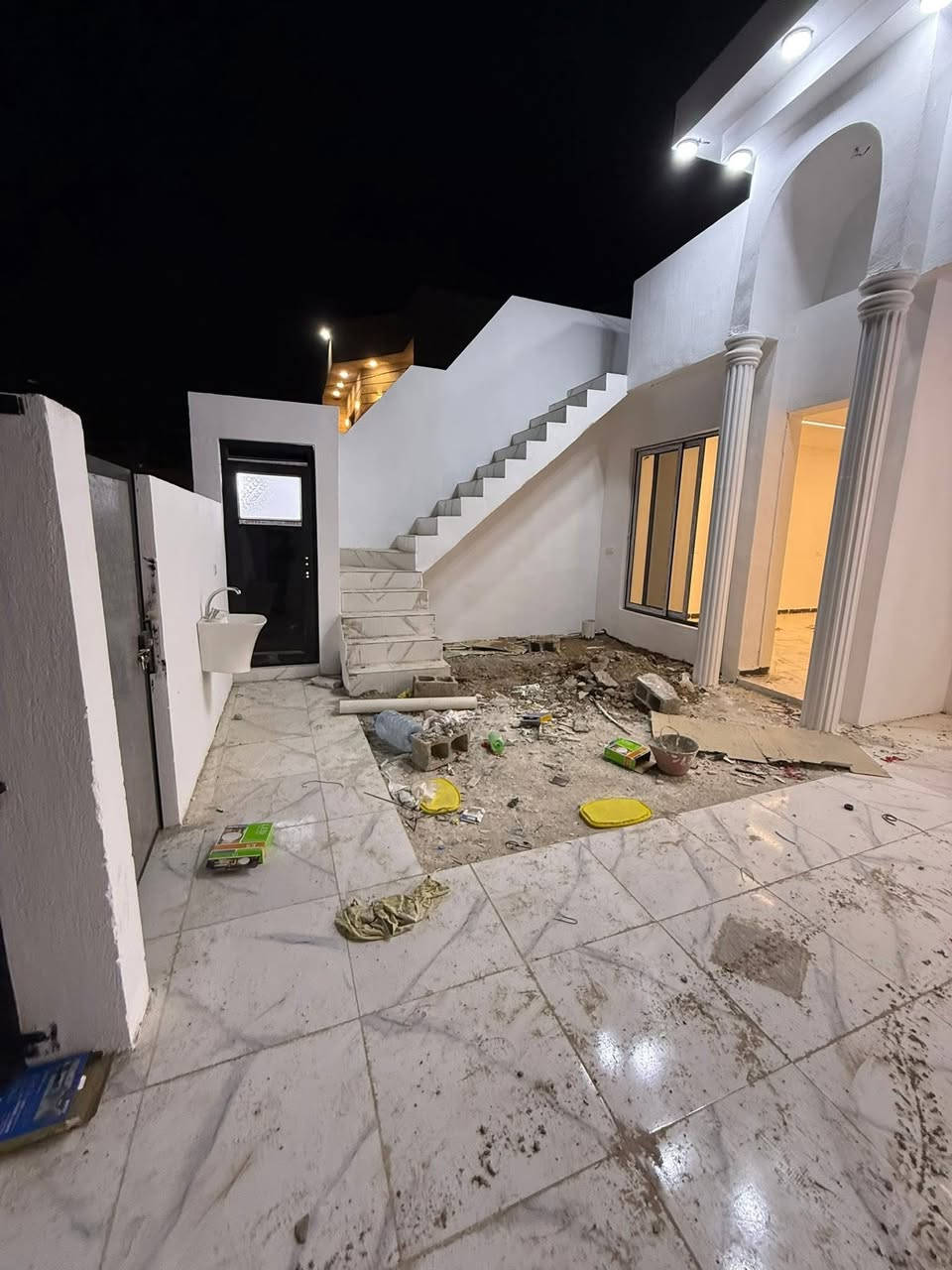 بيت زراعي للبيع  صفر مامسكون في ارقى مناطق كركوك مساحته 220 متر باتجاه شروق الشمس البيت مضمون اوراقه كلها كاملة مشمول بقرار التمليك مع توفر خدمات كاملة بالمنطقة ماء وكهرباء والمنطقة كاملة كلها زراعي  يتكون من استقبال وهول ومطبخ وغرفتين نوم سويت وصحيات داخلية وخارجية 
(السعر 92 )مليون وبي مجال 💵💵
العنوان طريق بغداد خلف المستشفى التركي بالضبط مقابل مطعم صمد  قرب المحافظة الجديدة 
للتواصل والاستفسار على الرقم التالي
***********
