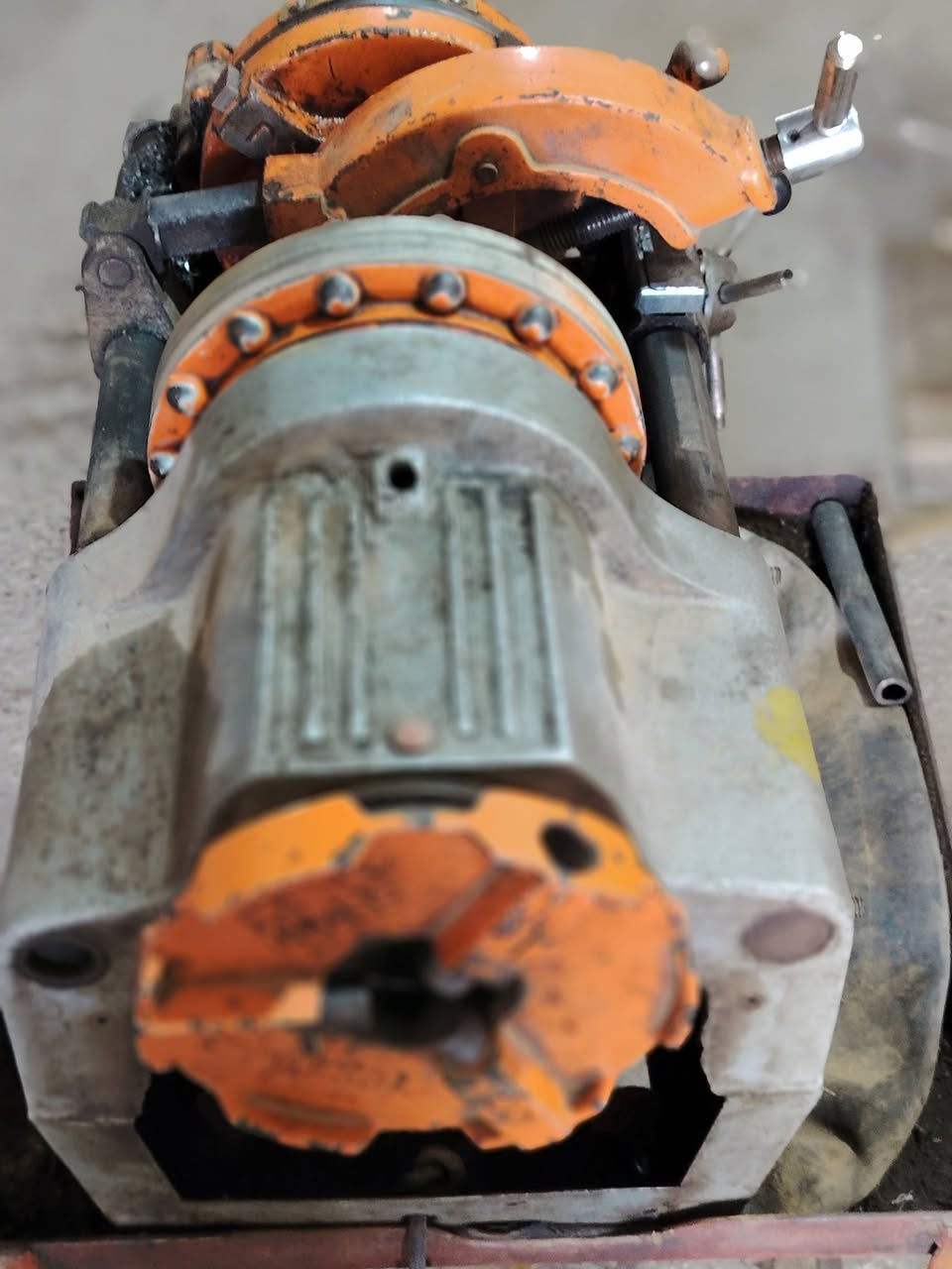 السلام عليكم مكلف بلنشر يوجد حلاجات كهربائيا و ابطالة اوكسجين للبيع ع الفيس غير متواجد اتصل ع الرقم ***********
