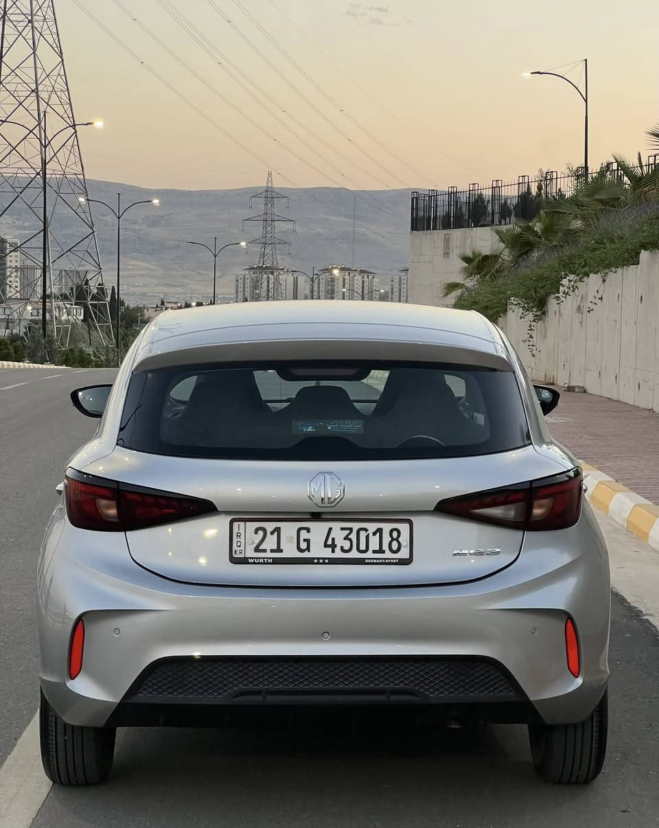 MG 3 2025
بێ بۆیاخ بێ سارد 
بێ شوخت  بێ چاڵ
تەنانەت دەعامیشی شوختی نییە
١٥ هەزار ڕۆشتووە
زەمانی شەریکە
ڕەسمی سۆنەرەکەم داناوە

***********
