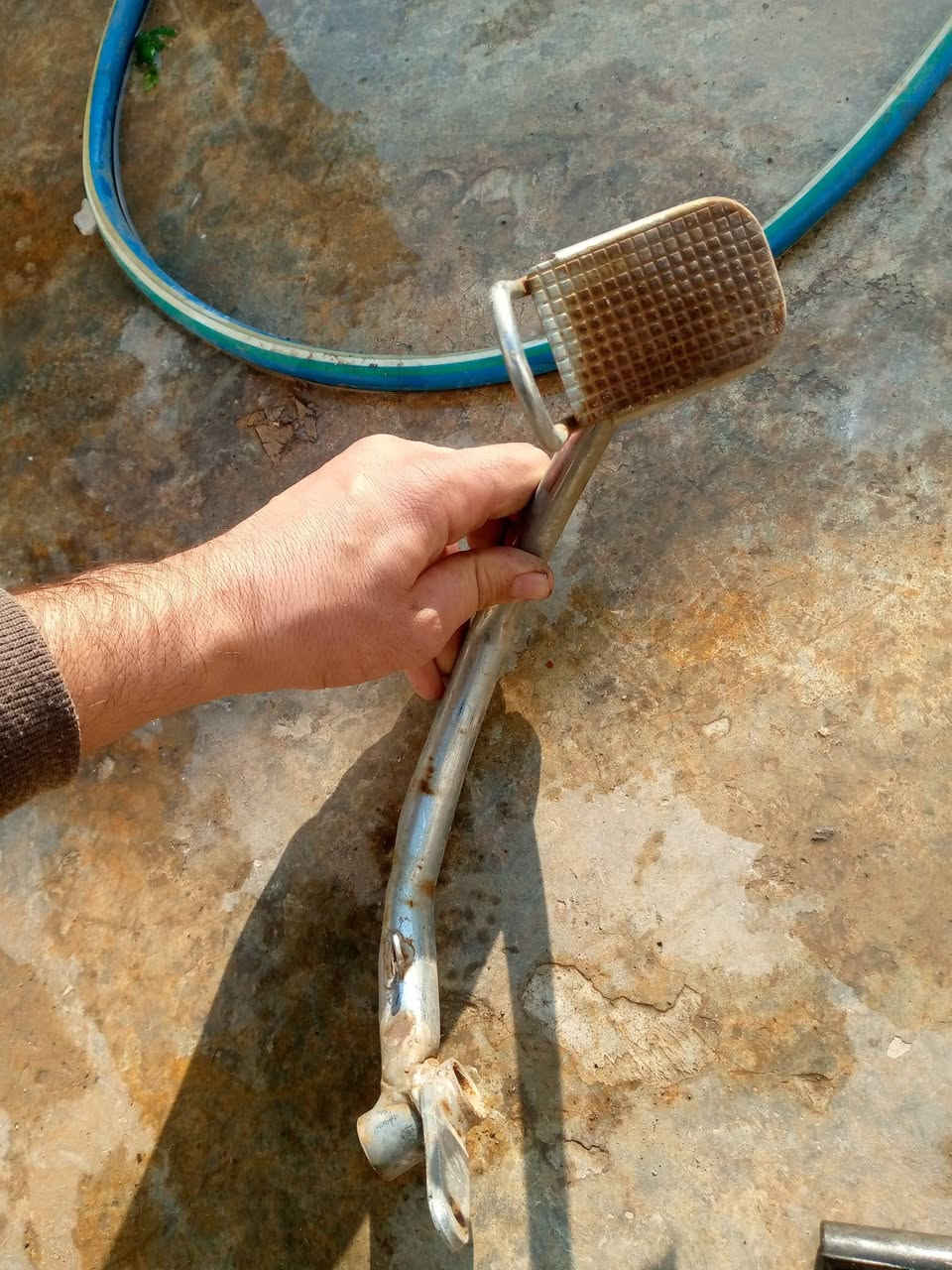 غراض سياره للبيع تخم وايرات مال بلكات سياره افيو شغالات مابهن عيب 5الاف وجك سياره يريد تصليح 5اللف ومرايات سياره على 5اللف الوحده  وسيت لقم جديد ما مستخدم ويا راجز 5اللف  وظاغطه مال قايش افيو 5اللف  وتخم نوزلات افيو شغالات ب10اللف***********
