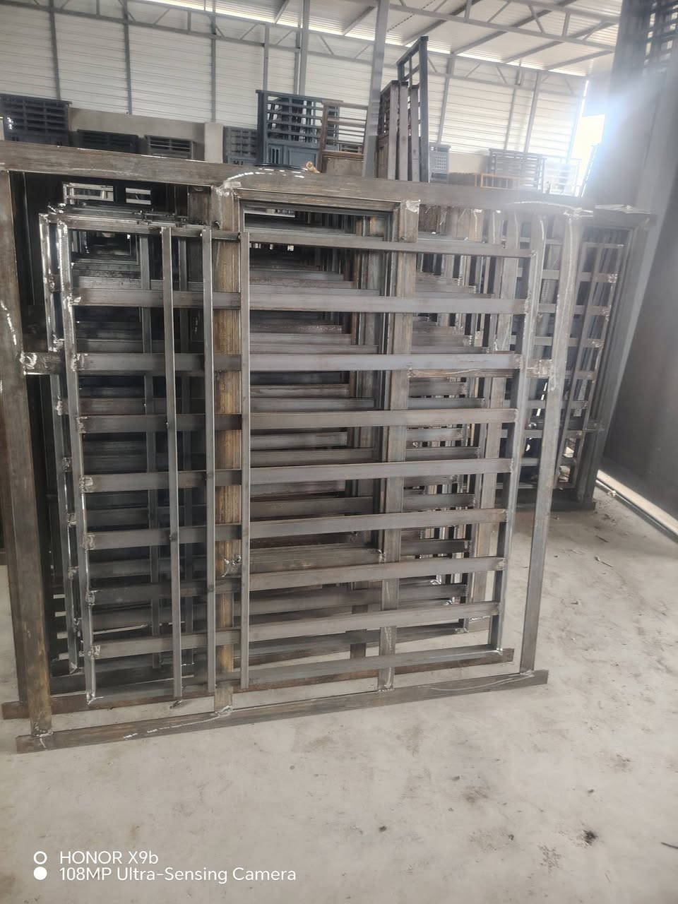 السلام عليكم اليحتاج  ابواب وشبابيك من اهل  بيجي  ينطيني القياسات وخلا يو واحد يلكيني شايلهن واكف. اباب حوشه والفقراء الهم اسعار خاصه واليحب ل الرسول الهم  ارخص وارخص يعني شباك1/5*+1/5واصل لحد بيجي 45الف  ************************ابو نعمه الخلوي  والعلم العنده مشوع جامع بس يخابرني اجيبله بسعر الجمله مال الموصل
