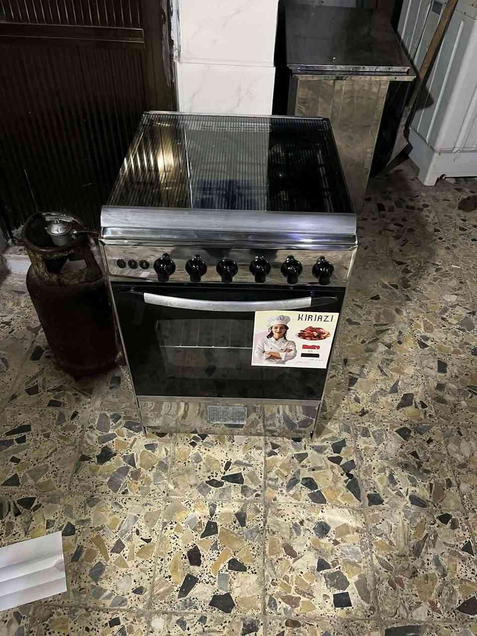 طباخ يونير نظام بوري
قياس 55في55فران منفصله 
السعر 125.   العنوان بغداد
الرقم الهاتف ***********
