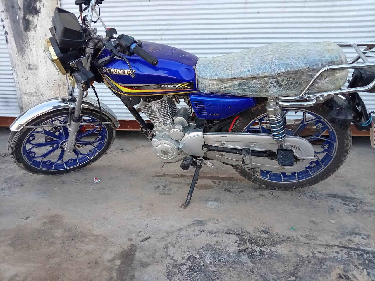 اسلام عليكم موطور 
سونك نضيغ محمرك 150
محرك مامطخوخ كهربيات شغاله 
سلف بس عايزه كتف المطور نضيف مال جناي 
هاذه رغمي ***********
