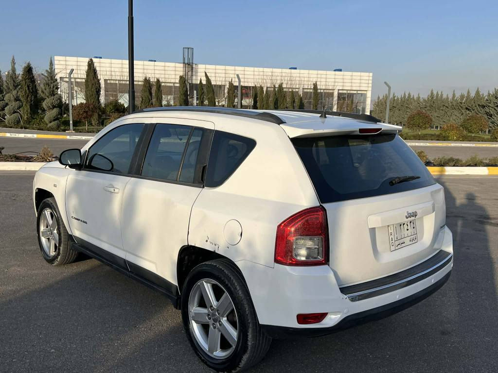 جيب كومباس ٢٠١٢
سبي 
فول مواسه فات 
سه ياره كه بي ره قه م و ليزه ر دوبه يه
ده بل ئه كسل و ناو زه رد
تايه و ويلي تازه يه
سعري ٥٨ گه لا
*********** السليمانية, العراق
