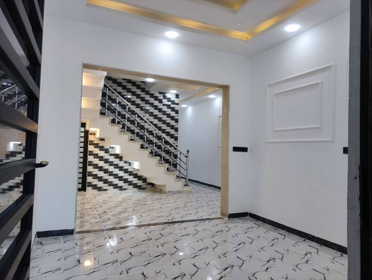 دار للبيع – حي الملايين الأولى / خلف الكمرك
صنف العقار ملك صرف بستان
💥 المكاتبه مع الشرعي مباشر صاحب السند
الدار زيرو تسليم فوري
المساحة: 110م –
🔹 يحتوي: استقبال، هول، مطبخ، 3 غرف نوم، صحيات
للاستفسار: *********** – *********** –
*********** – ***********
مكتب ربيع نينوى للعقارات – ثقتكم سر نجاحنا🌿
