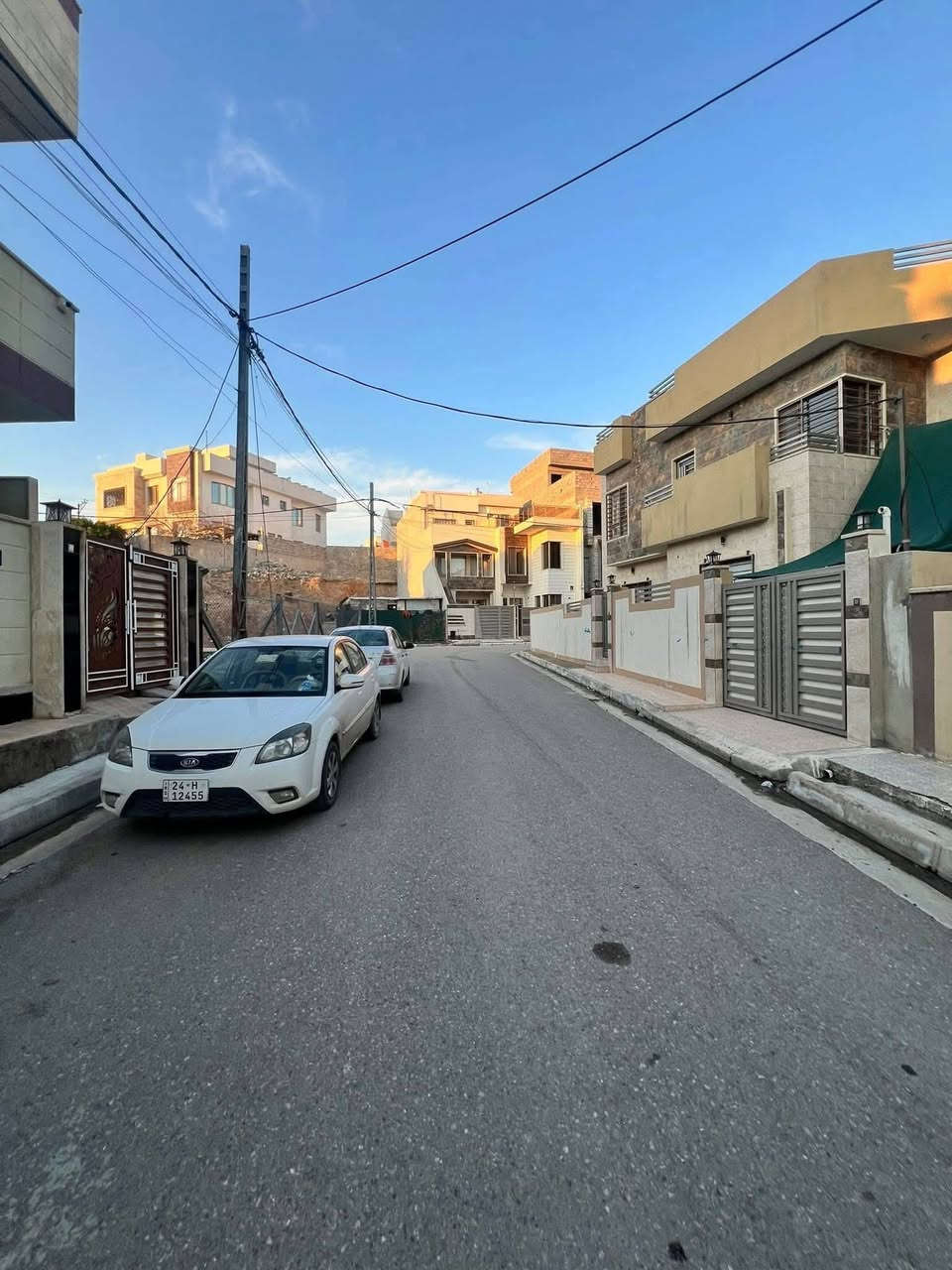 دار للبيع 

حي الحدباء اراضي بلدية الالف 

مساحة الدار 100 متر واجهه 7 متر 

الدار بناء 2019 

الدار مكون من طابقين + بيتونة 

الطابق الاول كراج_استقبال_مطبخ_صحيات_غرفة نوم
الطابق الثاني هول موزع_ثلاث غرف نوم _صحيات

للاستفسار اكثر مراجعة مكتب المدينه حي سكر قرب من مجمع الاوربي 
***********
***********
