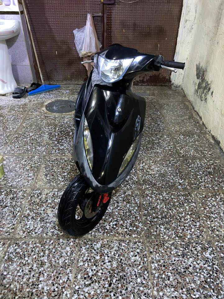 سلام عليكم دراجه ماكس بلاديه 49 نضيفه وخير من الله الدراجه مكينه وكفرات بلادي  مابيها نقص الدراجه كامله كلها بلادي وكهربائيات كلها شغاله *********** بغداد مدنيه الصدر
