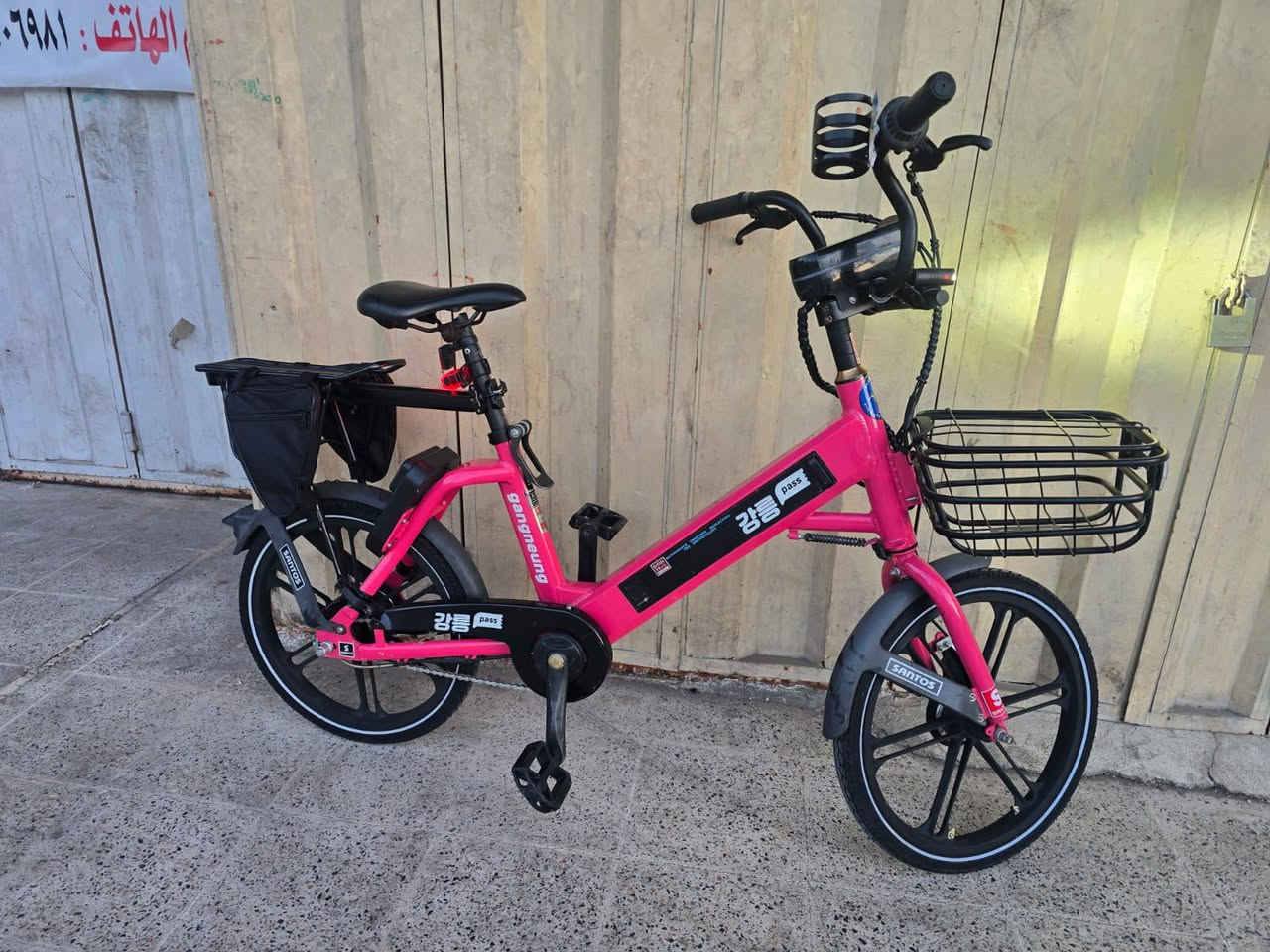 السلام عليكم دراجه شحن ياباني اصلي كلش جديد الشه المنيوم هايبرد 48فولت يقطع مسافه 6ساعات في الشحنه الواحده رقمي للتواصل ***********
