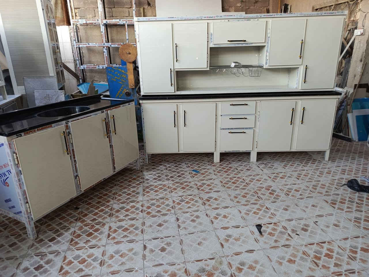 كاونتر مترين ونص مرمر وسنك مترونص جديد مبطن وجهين لباب بوري صيني ثقيل وليس يراني خفيف بس كاونتر مستعمل سعره خاص ويتدلل شراي مكان بصره موجود توصيل داخل بصره 👈 ***********

