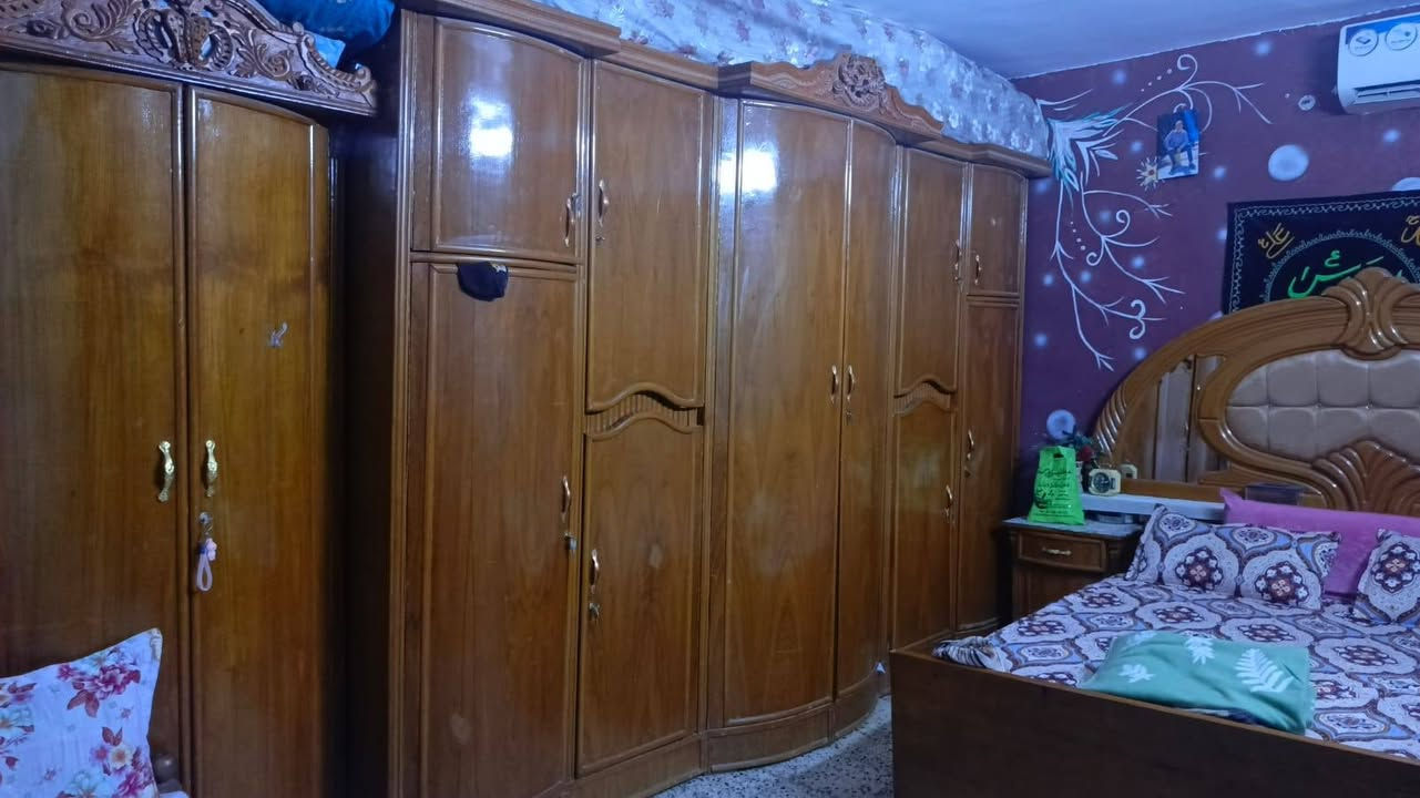 غرفة للبيع 5 قطع مثل مموضح بلصور   السعر 850 وبيها مجال ***********
