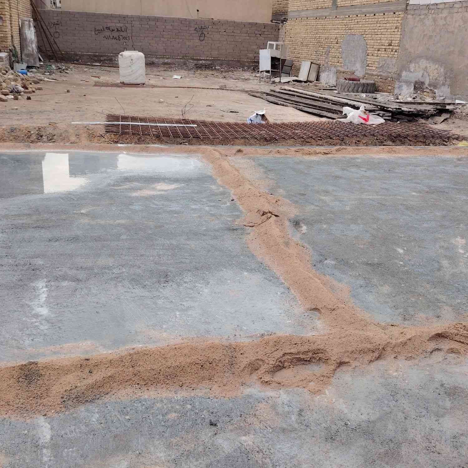 نص قطعه 125بحي العباس شارع مصبوب كافه الخدمات بظهر الحولي وبظهر ال محيبس وجه عل ساحه ومدفونه وجاهزه  ورقمها 2354سعرها 40 قفل اتصال ***********
