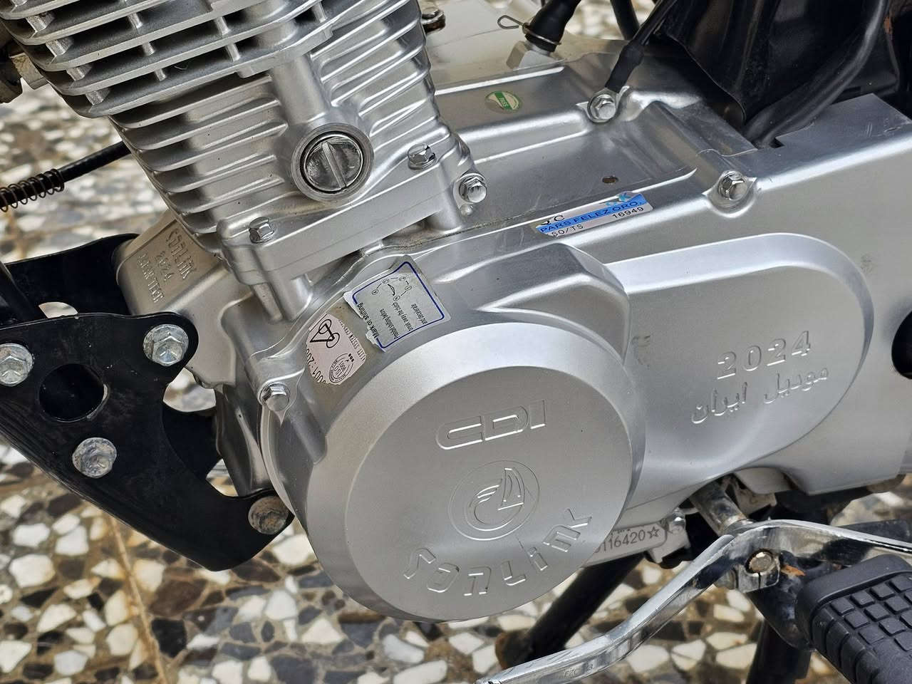 السلام عليكم سونك أربعة كير محرك 125 دراجة نضيفة اوراق كاملة دراجة ممفتوح بيهة برغي ونضافتهة كدامكم كهربائيات كلهة شغالة محرك أخرس صالنصة كاتم ما بيهة اي نقص مكاني بغداد الحسينية رقم ***********
