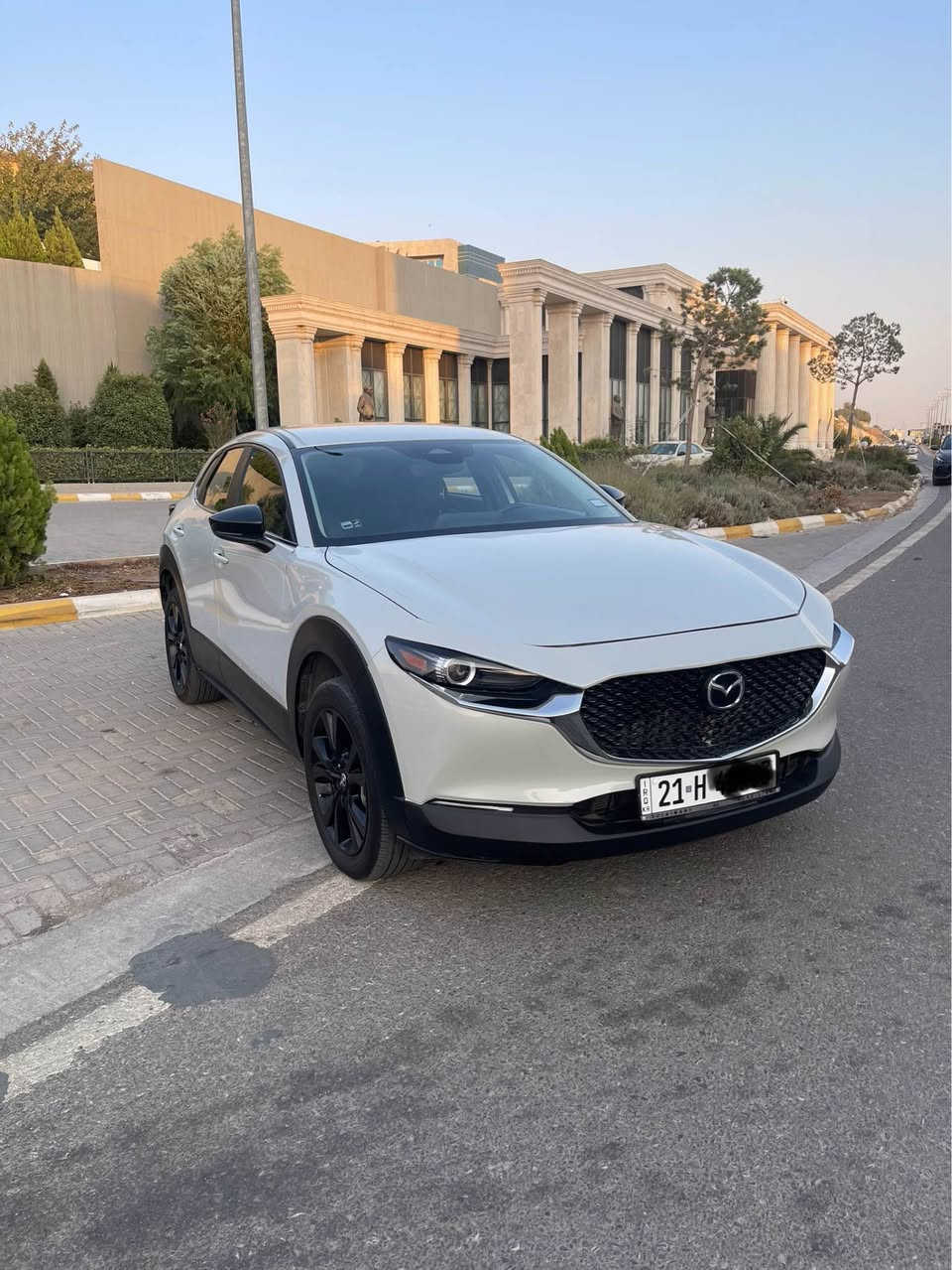 Mazda cx30 
Model 2024
 selected  مواسەفات
ڕەنگی سپی سموکی  
دەبڵ ئەکسل AWD ،رادار ئۆتو ستۆپ ،رادار خەتی جادە ،چوار جام فول ئۆتۆ ،ئۆتۆ هۆلد ،حاسە بریک بەسمە ،بەسمە دەرگای بەسمە، لایت فول لید  
لایت ئۆتۆ بەرزو نزمی لایت  بەدەست خۆتە ،کامێرا ، dark shade ،
سایەرەکە نمونەیە لە جوانی لە سەر دەقی شەریکە ماوەتەوە تەنها 15 هەزار ڕۆشتوە 
 بێ بویاخە ، یەک بست بۆنیتی pdr ، ئیرباگی هیچ نەتەقیوە هەموو گیانی 
بە شەرت کەپسە
سەنەوی تا 2030 تازەیە بە ناوی خۆمەوەیە
نرخ   ١٧٨$   
٧٧١٠٢١٣٨٣٥
———————
Mazda cx30 
Model 2024 
مواصفات selected 
لون ابيض سموکی  
دبل اكسل ، بصمه ،بريك بصمه رادار امامي رادار جانبي رادار خلفي ،شاشه داشبول ديجيتال ،لايت ليد ، سياره كلش نظيفة  كلشي بشرط   بدون صبغ بس ١ شبر pdr   عند بل بونيت  
ماشي بس ١٥ الف    
٧٧١٠٢١٣٨٣٥
.
١٧٨$ السليمانية, العراق


**إذا كنت صاحب هذا الإعلان وتريد حذفه لأي سبب، رجاءا أرسل رسالة إلى الدعم الفني**