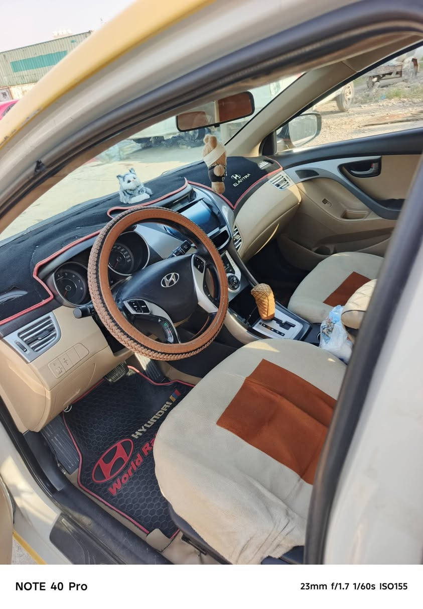 النترا خليجي موديل 12  بأسمي مكينه 2000دوش  بيها جاملغات اماميه مصلحه ع بارد وضربه بالقبق مال جنطه  سياره نضيفه وحلوه السعر 95 بيها مجال قليل حك الجيه ***********
