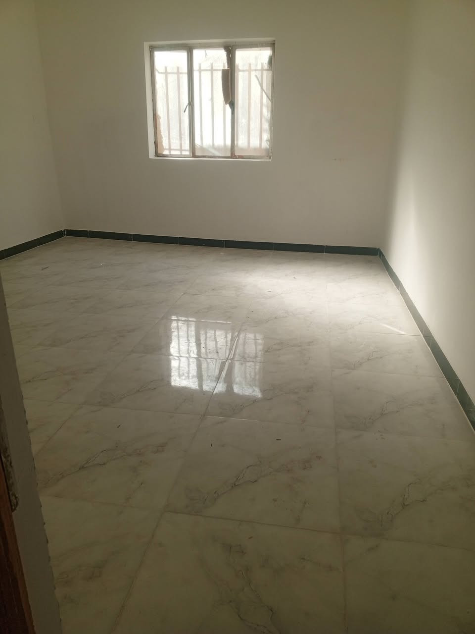 مشتمل للايجار طابق ثاني العنوان كوت جمعيه قرب مدرسه طيبات***********
