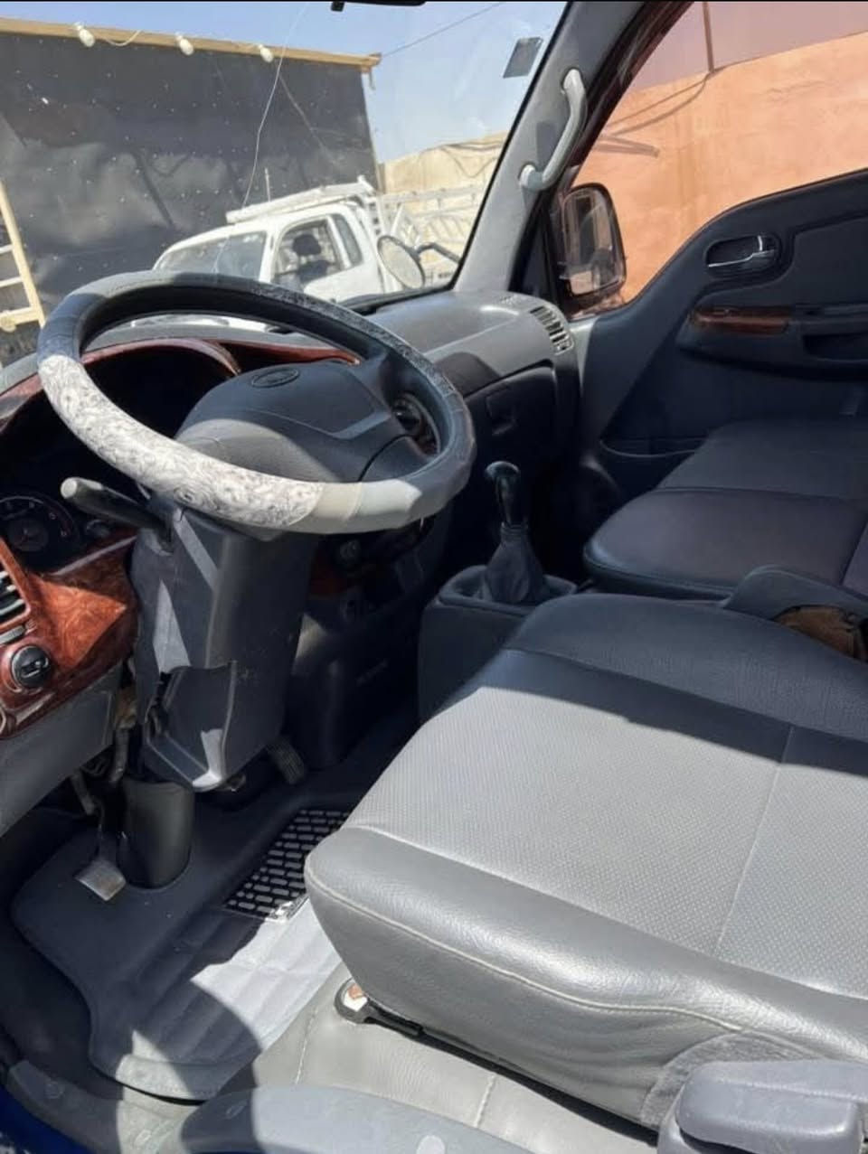 عمي اذامو كد كلمتك لا تواعد العالم بسبب الوعود الكاذبه نعيد انشر سلام عليكم سيارة كيه بنكو للبيع مديل 2006رقم واسط سنويه 30السياره كفاله كير محرك شاصي مكينه 300مفتوح مصبوغه حزام السعر83وبيهه مجال قليل السيارة احله من الصوره الاستفسار اتصال ***********
