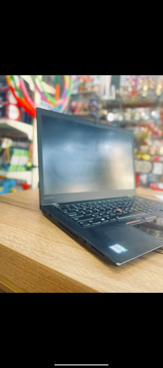 للبيع 
لينوفو T470 s 
خاصه بيه طالب هندسة 
معالج CORE i5 الجيل السابع فئة v pro مع كارت شاشه مدمج 
رام 16 GB 
هارد 1T حقيقي حقيقي حقيقي 
دبل بطاريه حقيقي 
شاشه فتح مسطحه 180 درجه 
شاشه لمس خمس اصابع 
توني مبدل المعجون الحراري ومبرمج المعالج انو يشتغل باعله طاقته يعني انسه التكطيع اني طالب هندسه واستخدم عليه البرامج الهندسه من ماتلاب واوتو كاد 2021 
واوفيس 2019 نضيفه مجرد شخوط بسيطه 
السعر 800 الف وبيها مجال للطيبين 
***********
