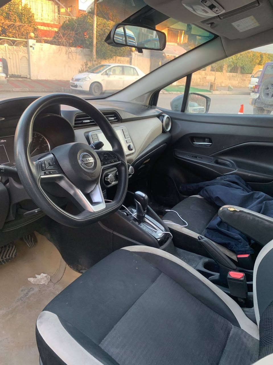 نیسان ڤێڕسا 
مۆدیل 2020 _ SV 
سێ پارچەی پێشی سبوغ 
لایەک بەتانەی هەیتی 
ئێڕباگ سوکان دەشبول 
ڕەقەم هەولێر سەنەوی 2028
ڕۆیشتن /120 km 

نرخ /  109  ورقە
شوێن / هەولێر
*********** واتساب
*********** واتساب أربيل, العراق
