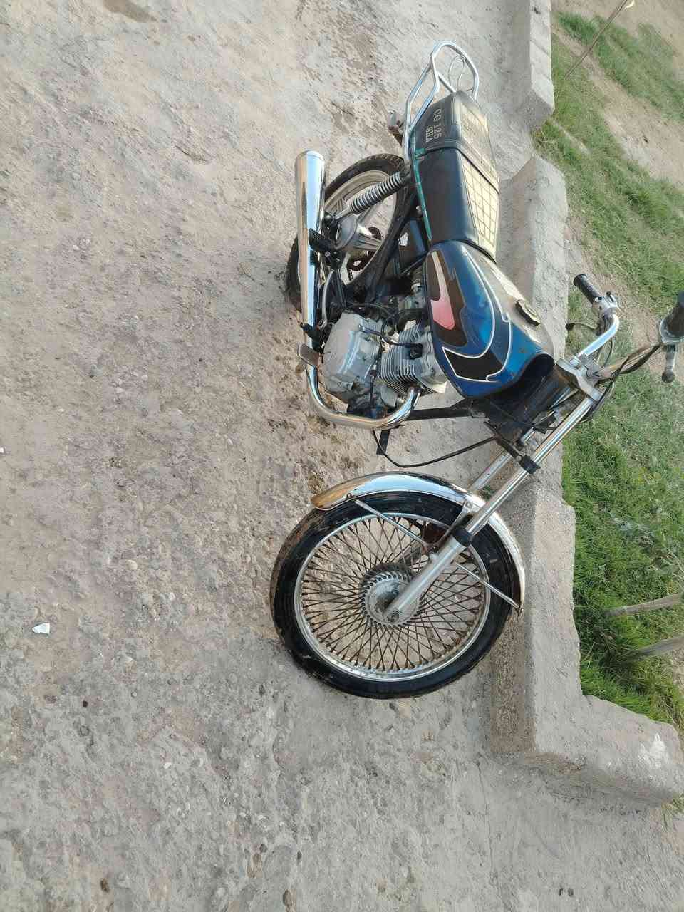 السلام عليكم شباب دراجه موديل 16 اوراق اصولي دراجه مال عمل السعر 325 وبيه مجال والشراي بيه خير ويدلل والاتصال على هذا الرقم ***********
