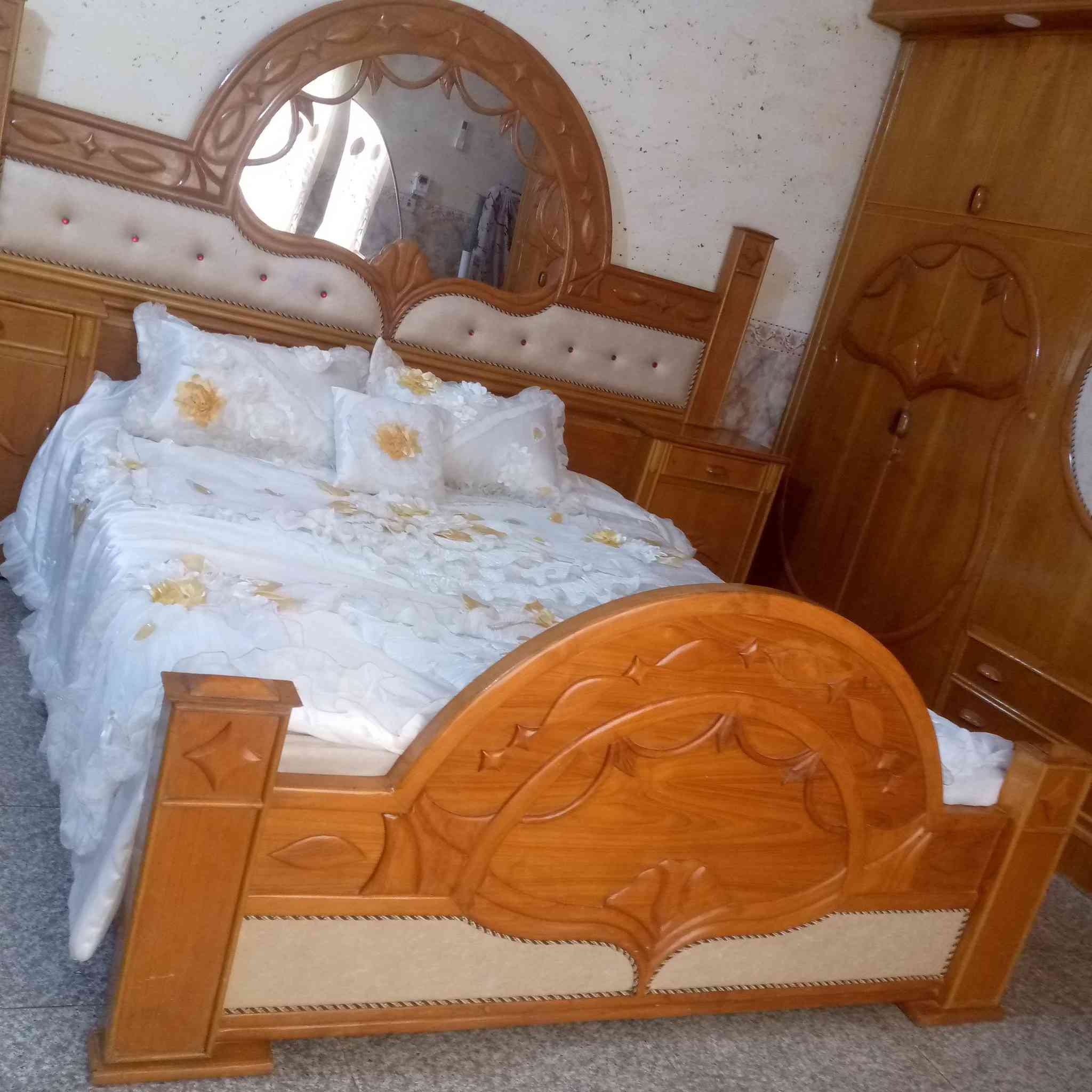 السلام عليكم ورحمة الله تعالى وبركاته اخوان غرفة اخشاب تسكام ثقيل مسويها ب4 ونص ومحتاج اريد ابيعها الشراي يتفضل خاص او يتصل 
***********
