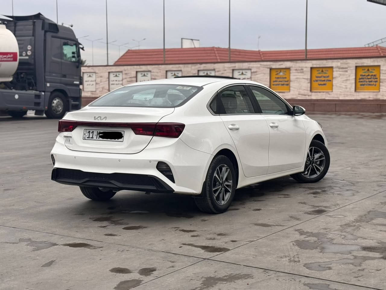 السلام عليكم
كيا سيراتو موديل 2022 
السيارة مكفولة من الصبغ و التبديل و البارد 
محرك 1600 دوش 
ماشية 50 الف حقيقي 
مواصفات
1- فتحة سلايت 
2- اشاير بل مري 
3- ويل كب اصلي 
4- تبريد قطعتين 
5- شادلهة شاشة اصلية ابل كاربلي
6- وشادلهة منضومة زنون اصلية 
7- بيهة سويجات عدد 2 مال الشركة
8- حساس خلفي 
9- لدات امامية + بروجكترات امامية 
داخل السيارة لونين اسود و صحراوي
السبير و العدة مالتهة بعدهن بحالة الوكالة مانازلات 
السعر 172 وبيهة مجال شي بسيط  بغداد الشعله
للاتصال ***********
