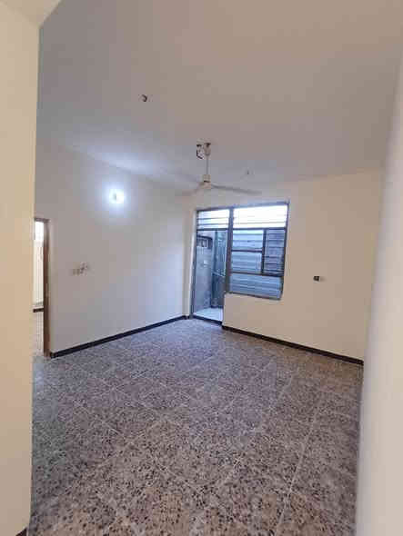 ٨٤ متر للبيع ركن حي الجامعة قرب ثانوية الخضراء للبنات طابق واحد غرفة وصالة ومطبخ وصحيات وحولي ومنور السعر ٣٢٥ مليون للإستفسار ***********
