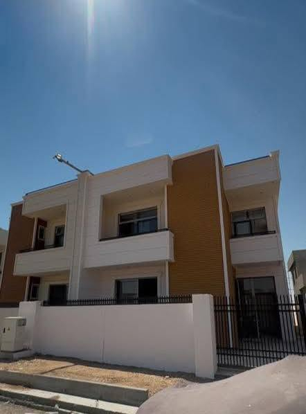متوفر دار سكني داخل مجمع الماس ستي السكني مقابيل مجمع الروان ستي 2 منطقه كوباني الدار  بالزون الاول وعلى الواجهه المساحه 200 متر طابقين واصل مرحله تسليم 

ملاحضه/الدار مجهز بالدكت التبريد المركزي والسقف المغربي والابواب الالمنيوم وحسب الموديل البيت بي تغيرات عن استندر الشركة
***********
***********
