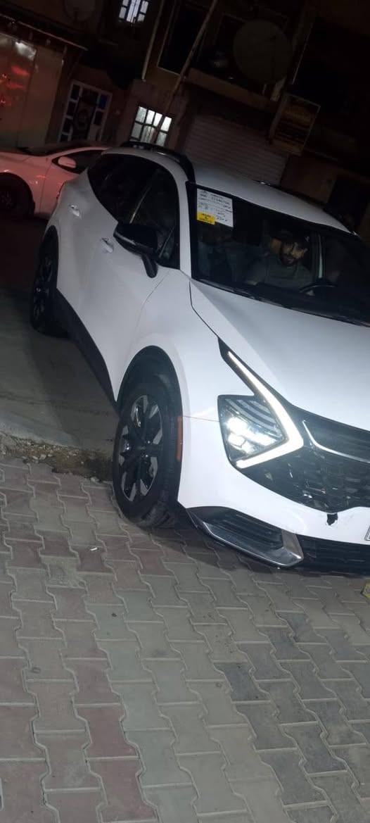 السلام عليكم 
﻿سبورتج موديل 2024 EX تو كلر ماشية 16500  وارد امريكي فول عدا الفتحة كشنات جلد شاشة كبيرة متصلة  قطعتين تبريد شحن وايرلس كامرة خلفية حساسات خافية رادار امامي رادار خلفي رادارات جانبية يمين ويسار اشاير مري توقف ذاتي مانع اصطدام تدفئة كشنات هاندبريك دكمه شاشه كاربلي كبيرة تحديد مسار نقطعه عمياء كامرة دوارة اربعة انظمة للقيادة تشغيل عن  بعد بيها مواصفات السيارة ايرباك ستيرن راجع سستم  السيارة قطعتين فقط و بالجديد صار بيها طخة بالجاملغ الامال مال السايق و راجع PDR للعلم السيارة الحجم الكبيرة بغداد الاعظمية شارع المغرب او المنصور فلكة البيجية  سعر 193 وبيها مجال و متلكه بهيج سعر  واتس اب اي استفسار ***********    رقم بغداد الدولي سنوي بغداد, العراق
