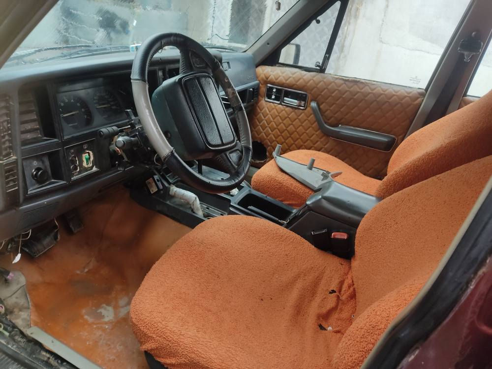 جيب شيروكي موديل 1990كيرو محرك بلاد شرط  دبل اكسل تبريت غازو بنزين رقم كركوك سنوي جديد سعر ٤٠ بي مجال ***********/*********** كركوك, العراق
