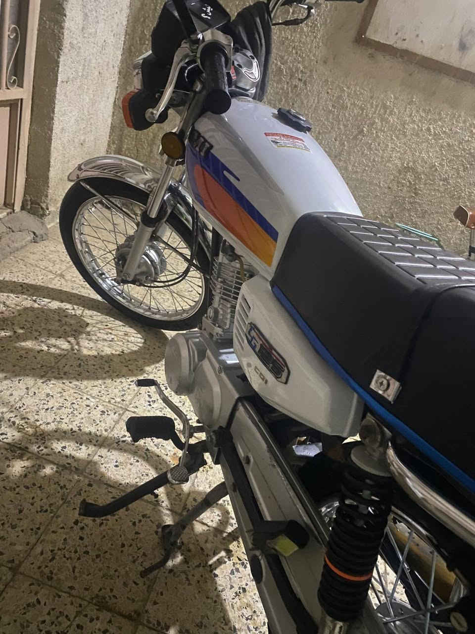 للبيع 700 وبيها مجال
***********
