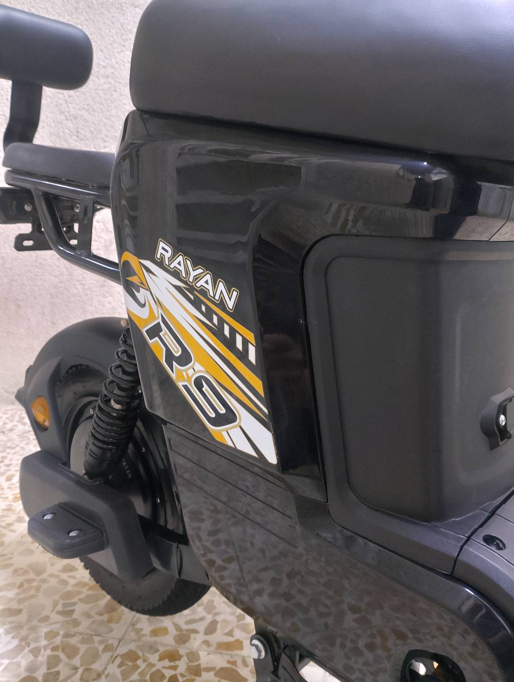 السلام عليكم
دراجة شحن R9 شركة الريان للبيع صارله 25 يوم مطلعه من الوكيل دراجه نضيفه + خمس بطاريات + بعدة بحالة الضمان +
شاحنه سريعة 60v32h
السعر 575 وبيه مجال ( مكاني ميسان ابو رمانة ) 
هاذ رقمي فقط واتساب ***********
