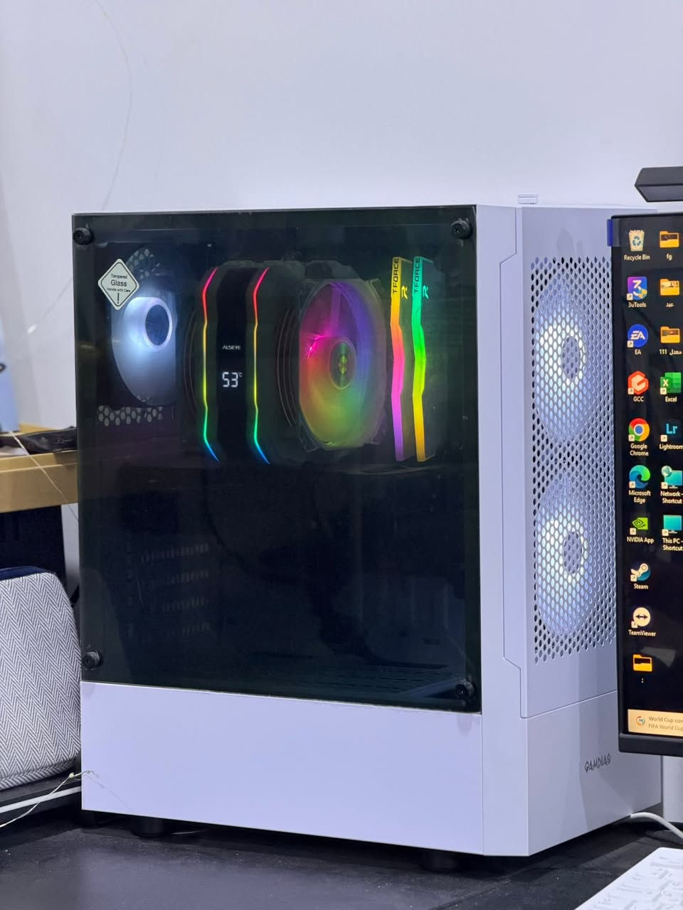 سلام عليكم pc كلش نظيفه
الشاشه بعدها بلاصق

الكيس ايضاً بعده بلاصق

استخدمه كلش قليل 

هذا مواصفاتها

معالج i5 جيل ال 13

كارت شاشة 4060 8gb 

رام 16 gb

هارد واحد تيرا

التبريد هوائي

كراتين كل القطع  

موجوده

سعرها 1.600.000
مكاني بغداد حي الخضراء


**إذا كنت صاحب هذا الإعلان وتريد حذفه لأي سبب، رجاءا أرسل رسالة إلى الدعم الفني**