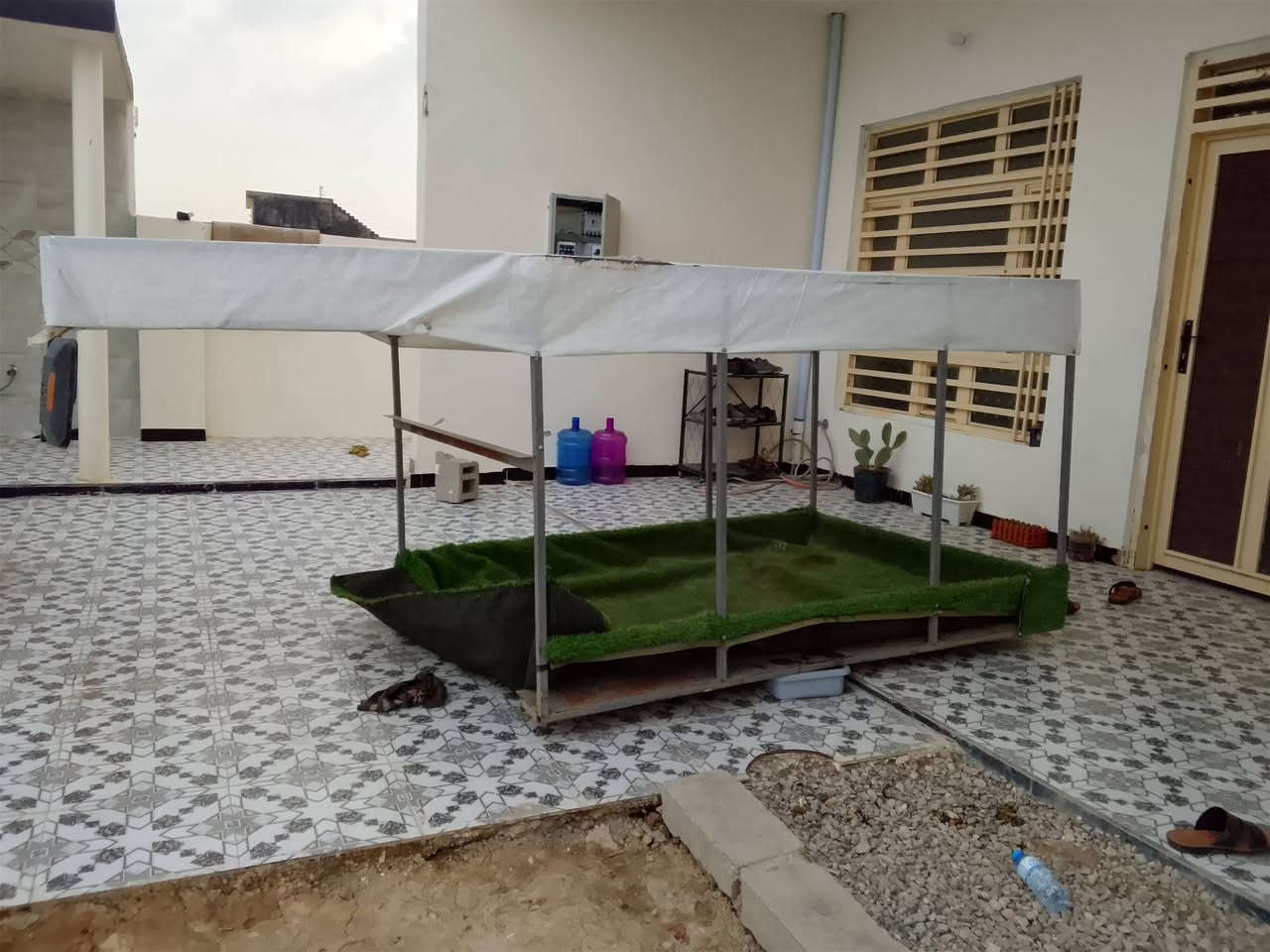 السلام عليكم ورحمه الله وبركاته محجر ستوتة للبيع مطول 50سانتيم وعرض10سانتيم منكل صفح والسعر 140وبي مجال ولا اتصال ***********
